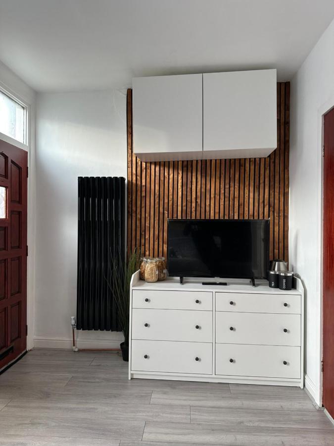 Modern En Suite Bedroom Close To City Centre Leeds  Exteriér fotografie