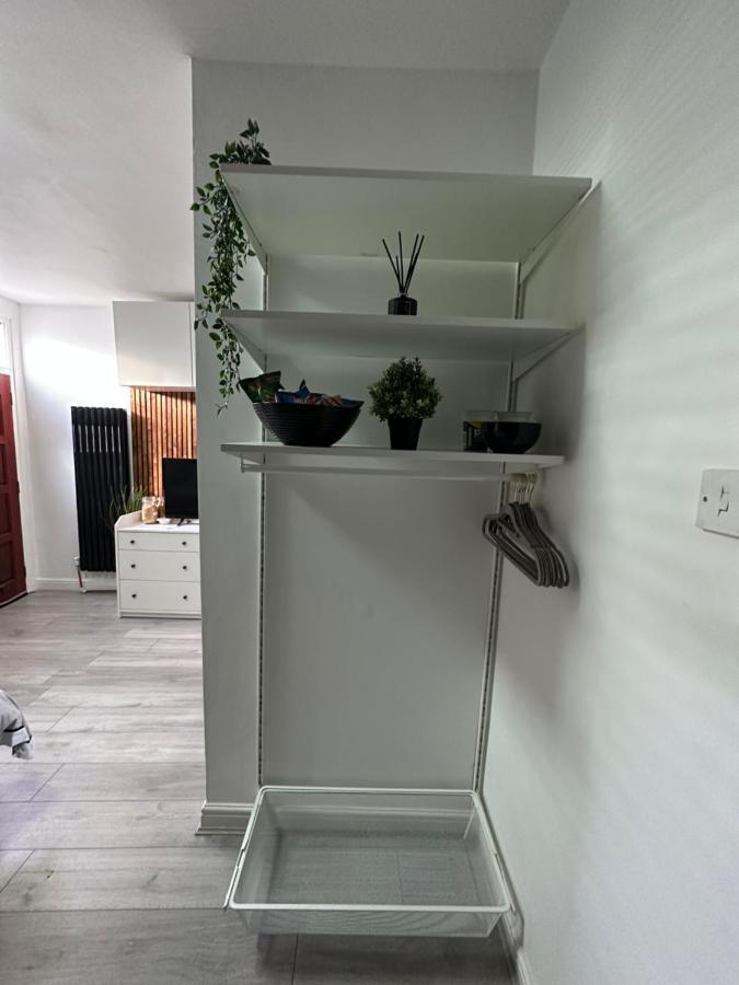 Modern En Suite Bedroom Close To City Centre Leeds  Exteriér fotografie